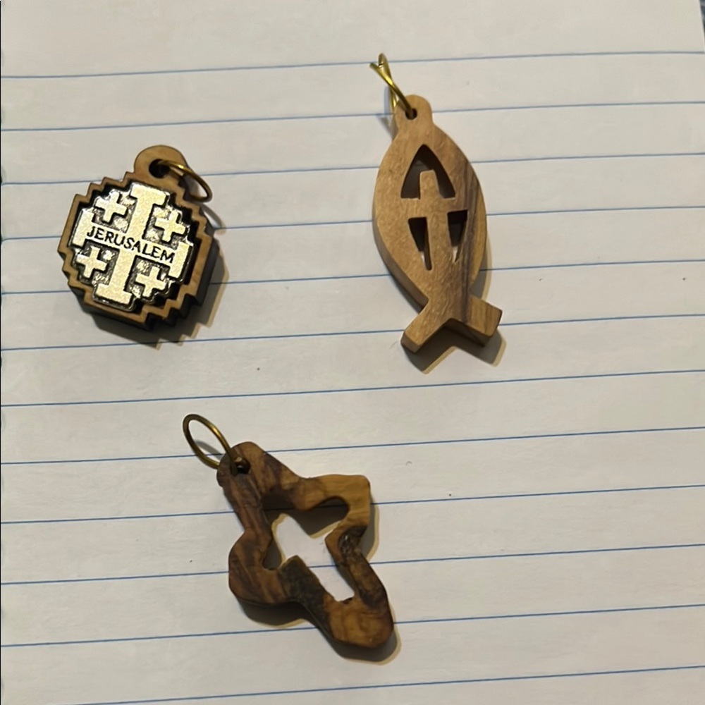 🎊SALE🎊 $20 or 2 for $30🎊🎊Wooden Religious Pendants Set